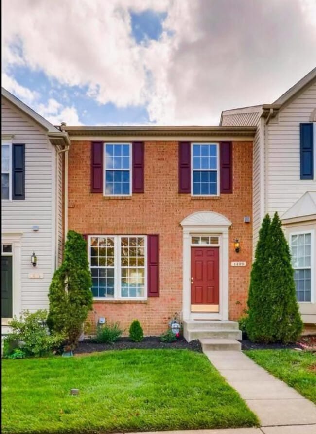 Front of the house - 1409 Pangbourne Way
