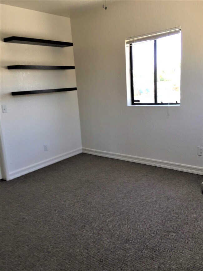 Foto del edificio - 4695 Bancroft St