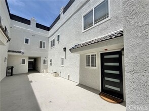 Building Photo - 425 S Catalina Ave