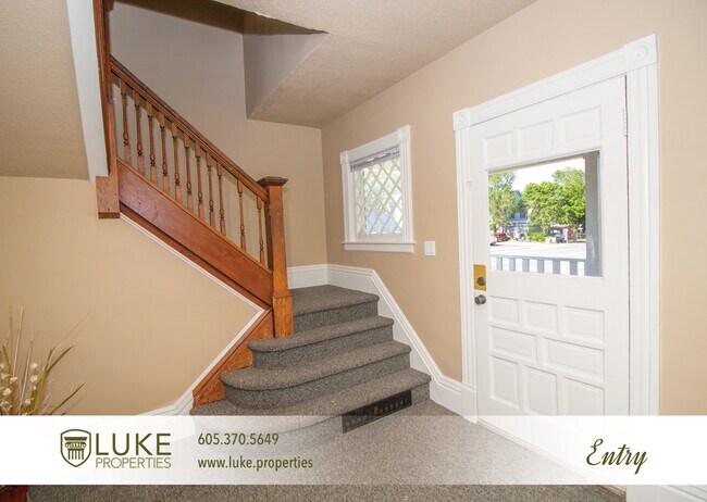 Building Photo - 203 S Summit Ave