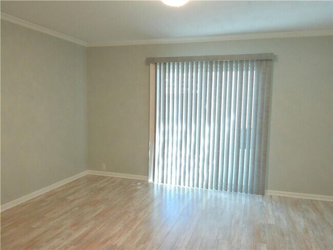 Foto del edificio - 12 Townhouse Ln