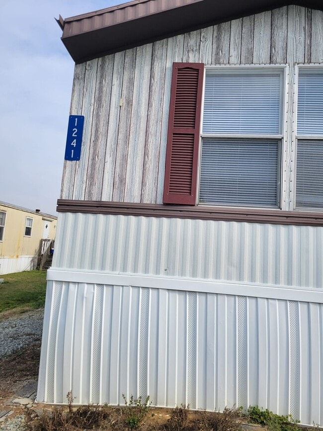 Building Photo - Ready to move in!