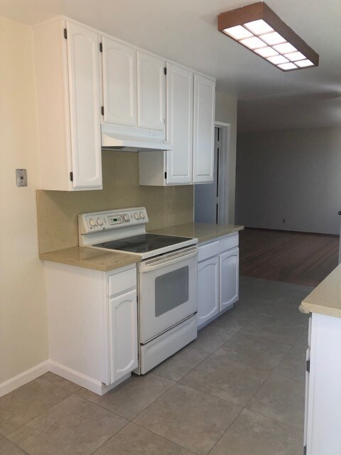 Kitchen - 984 Haven Ave