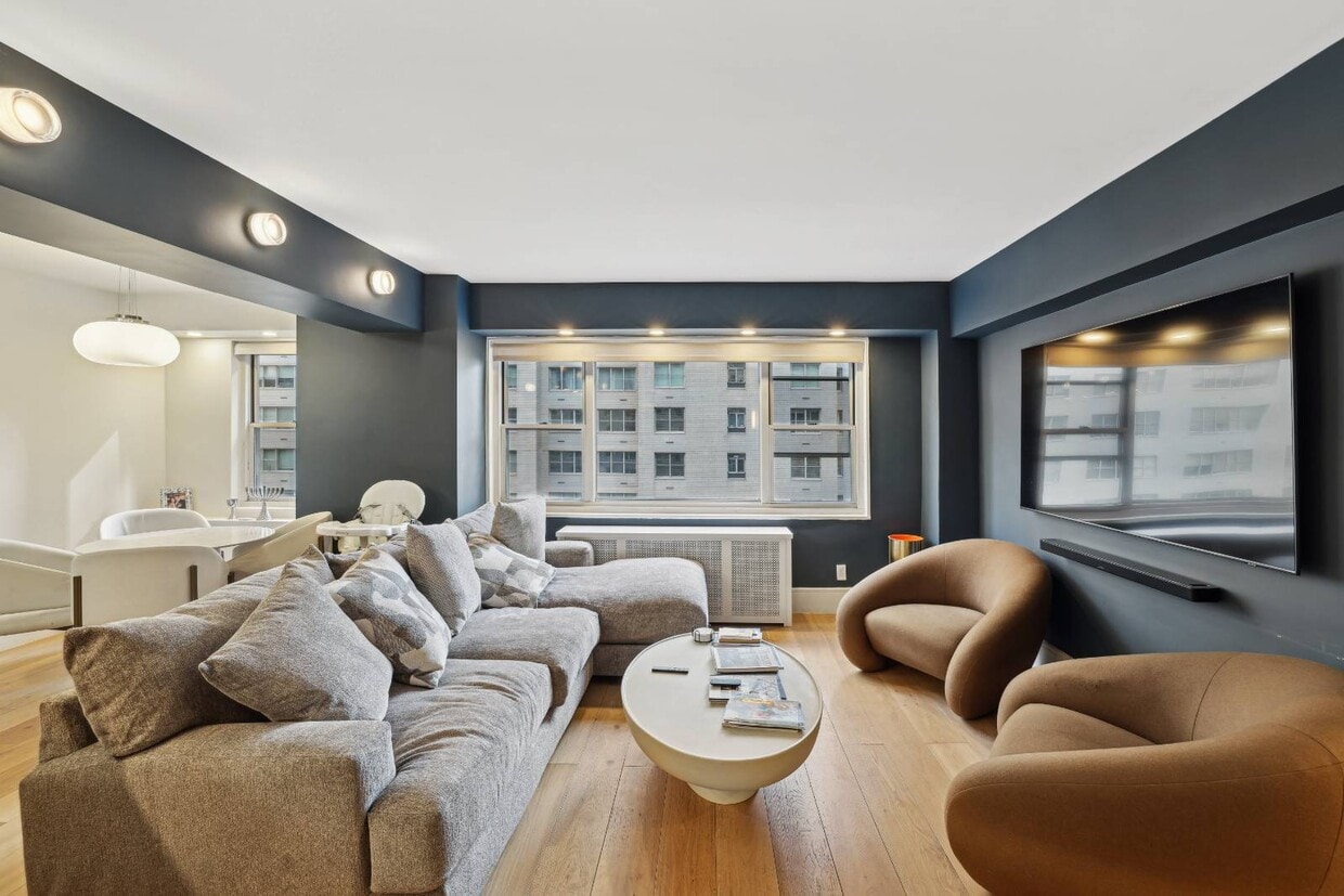 Primary Photo - 100 W 57th St