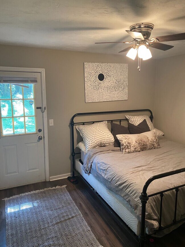 Building Photo - Beautiful and Spacious 2 BR 2 BA.