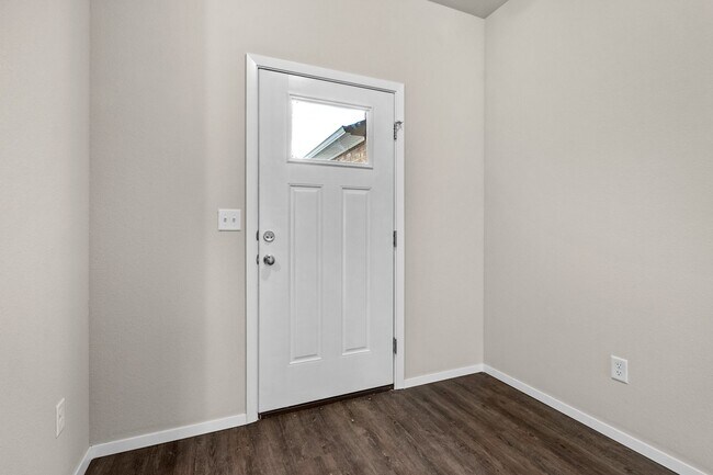 Building Photo - Beautiful Brand New 4 Beds + 2 Baths Home ...