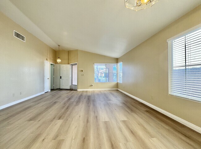 Building Photo - 1009 Torington Dr