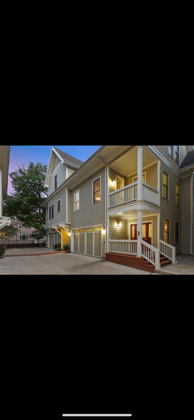 Building Photo - 2604 Thomas Ave