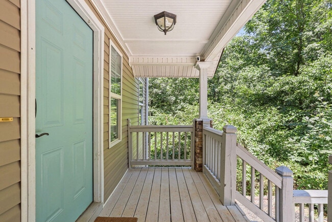 Foto del edificio - 204 Lake Breeze Ln