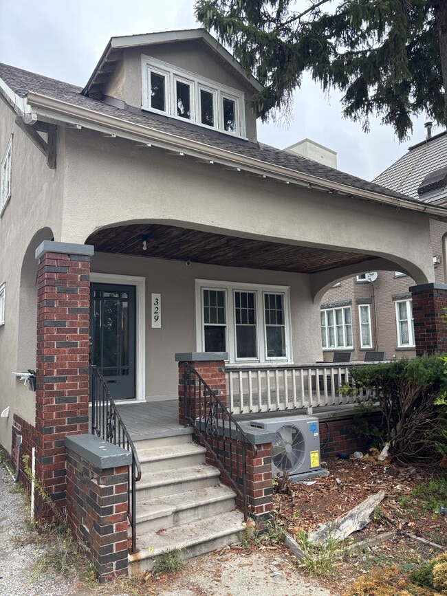 Building Photo - 329 Christina St N