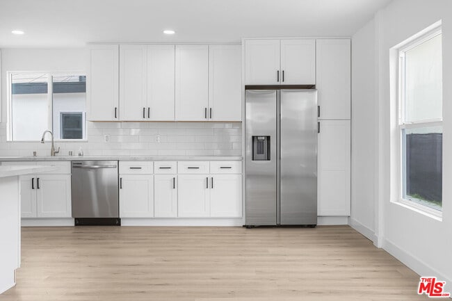 Foto del edificio - 1613 W 209th St