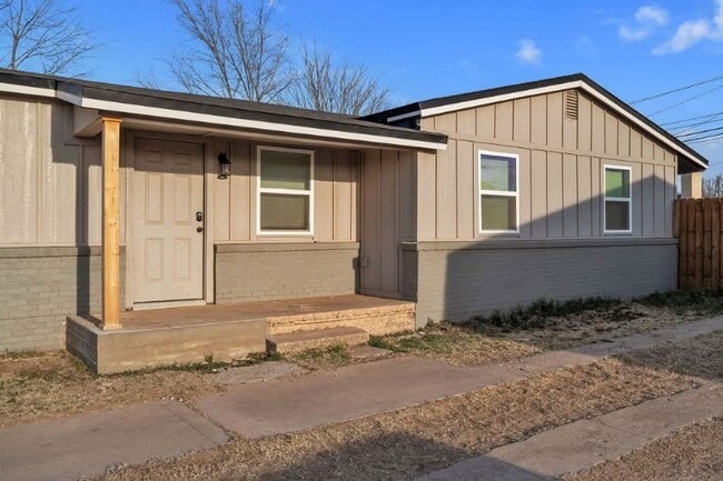 Building Photo - 1516 wood