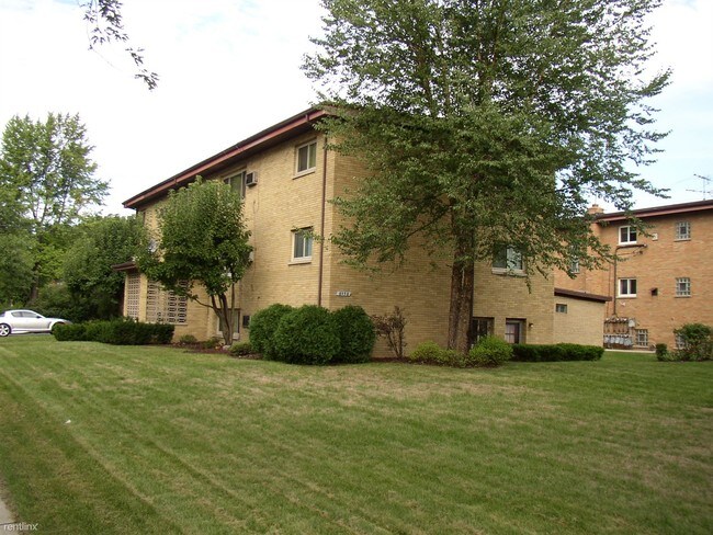Building Photo - 8948 White Oak Ave