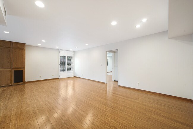 Building Photo - 9330 Clifton Way