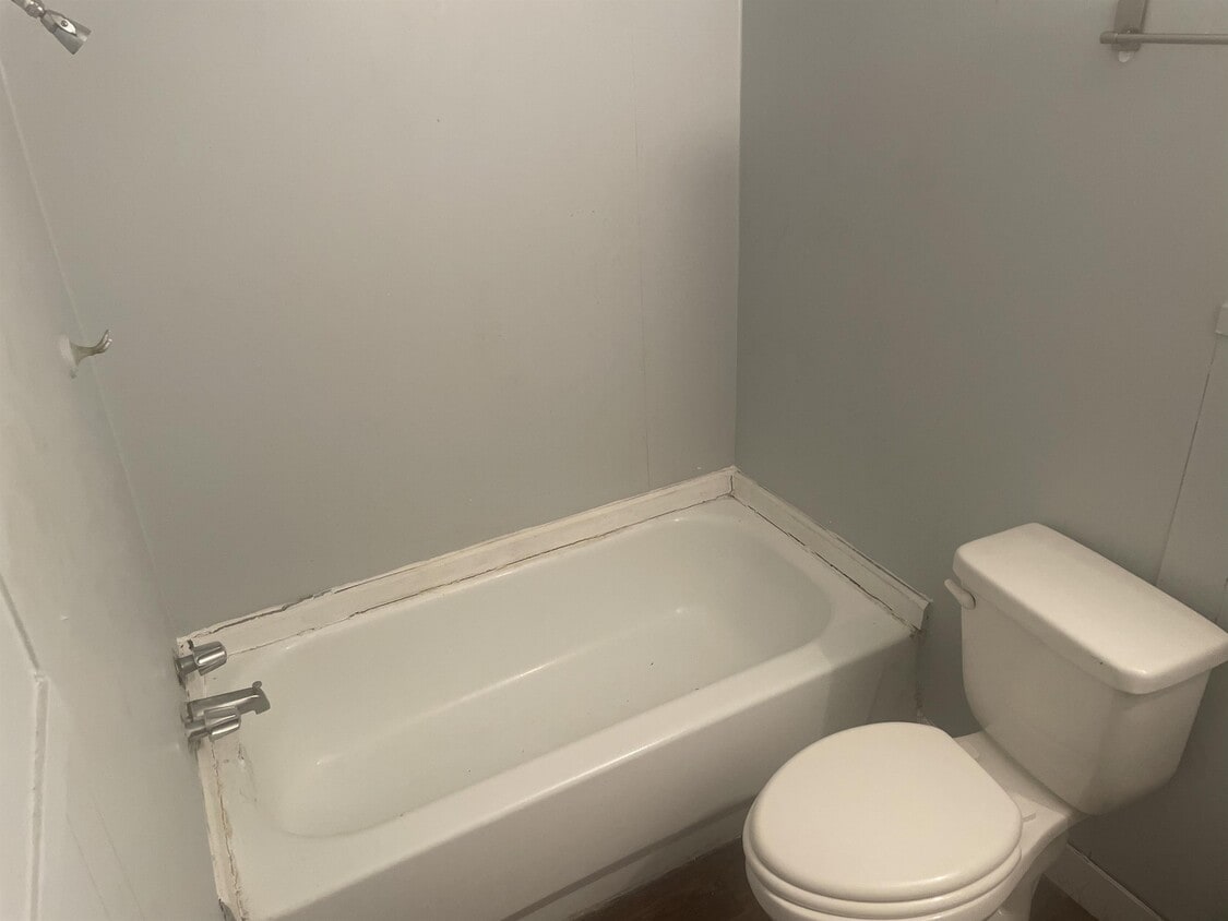 Building Photo - 1304 Southern Ave