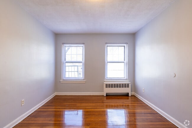 2BR, 1BA - 800SF - Primary Bedroom - 391-419 Union Ave