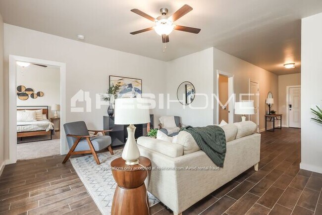 Building Photo - 1161B Lakeview Drive