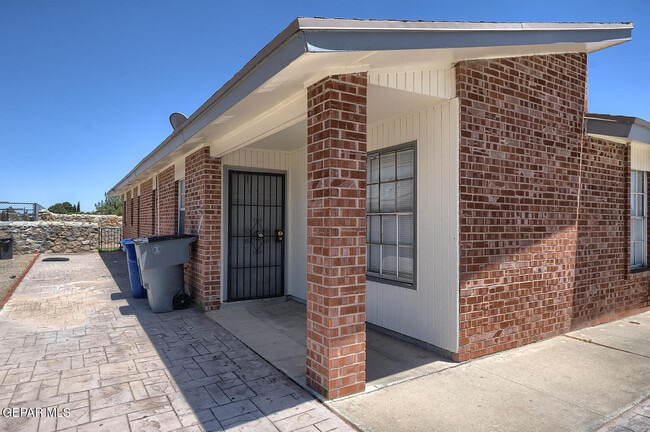 Foto del edificio - 3536 E Glen Dr