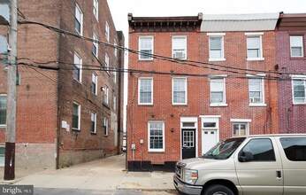 Building Photo - 1722 Blair St