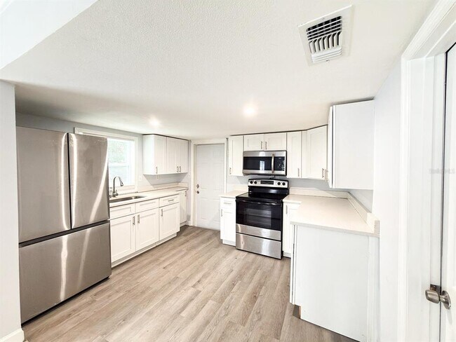 Foto del edificio - 2882 S Sanford Ave