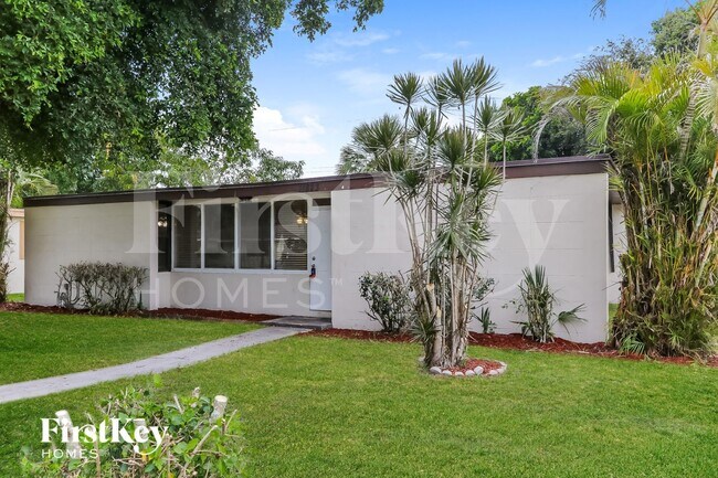 Photo - 11823 Dahlia Dr House