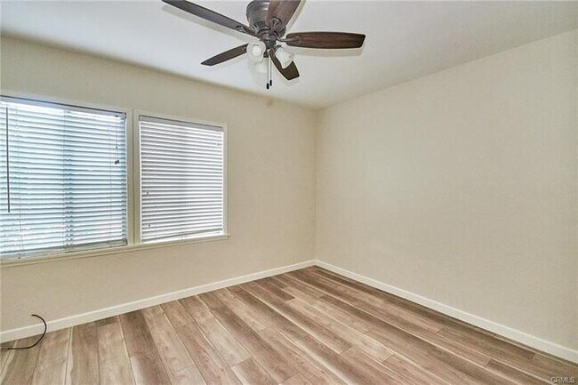 Building Photo - 919 E La Palma Dr