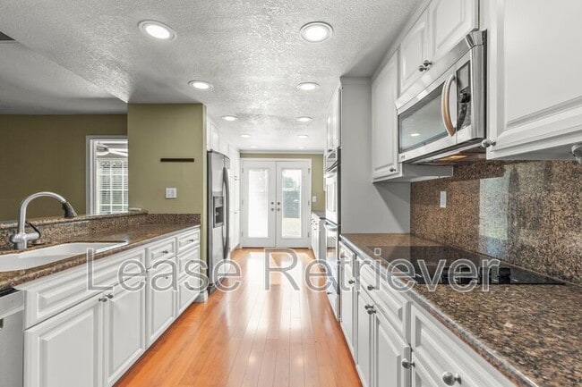 Building Photo - 1244 Royal Oaks Dr