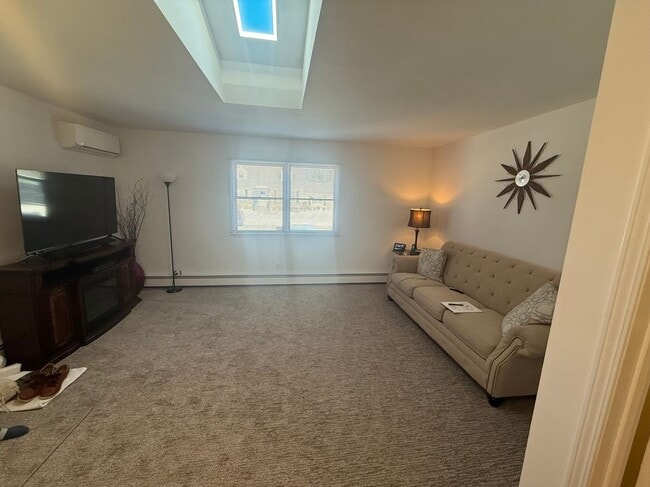 Building Photo - 83 Beecher Rd