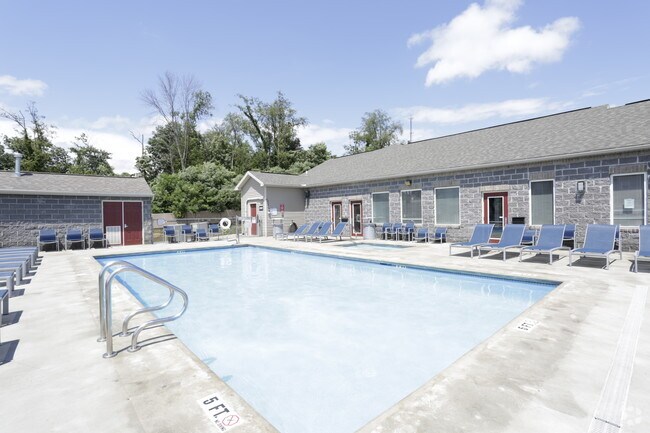Piscina - The Lofts Morgantown