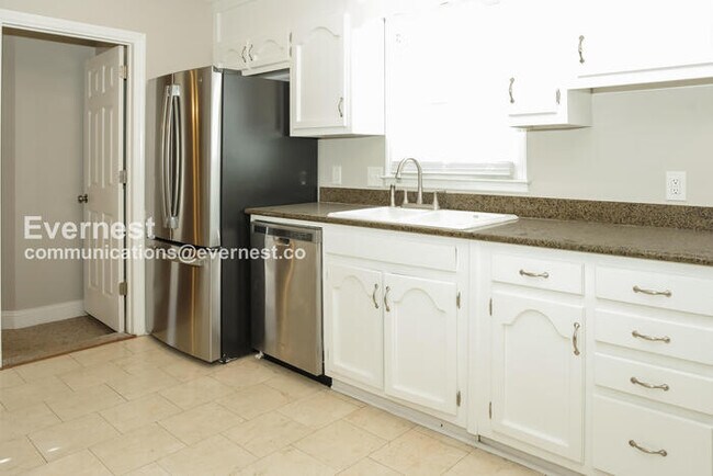 Foto del edificio - Limited Time Special Offer / 4 Bed, 3 Bath Home with Fenced Yard / Pet-Friendly / Vouchers Accept...