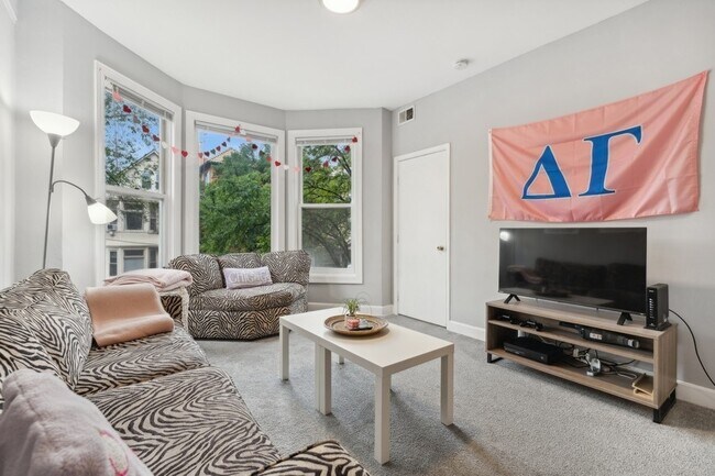 Foto del edificio - 2553 N Southport Ave