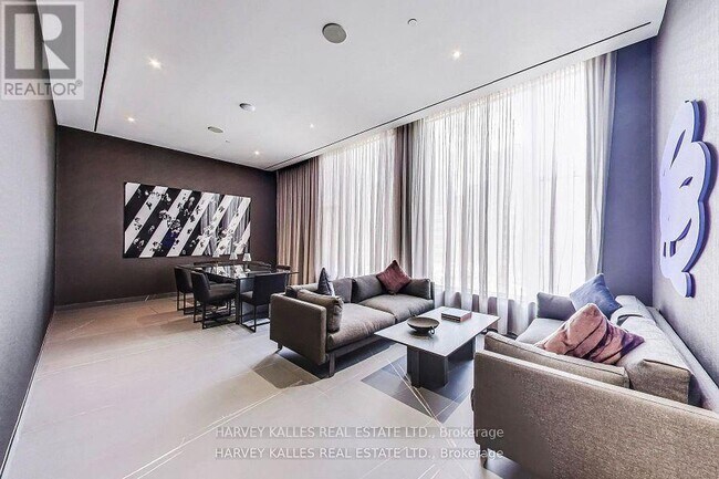 Building Photo - 11 Yorkville Ave