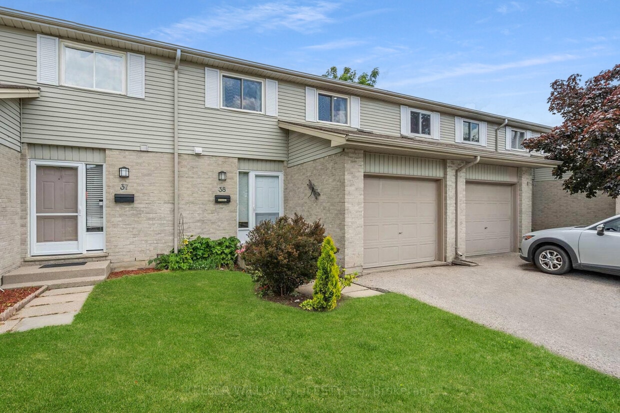 Photo principale - Gorgeous 3 Bedroom Townhome in Cleardale! ...