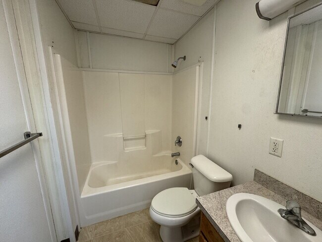 Building Photo - 5923 E Private Rd 6575