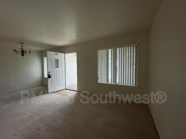 Foto del edificio - 1800 Club House Dr