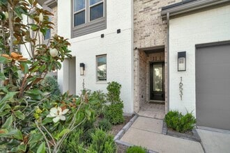 Building Photo - 16531 Lake Austin St