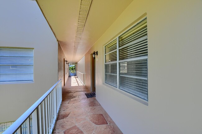 Building Photo - 860 Normandy Trail