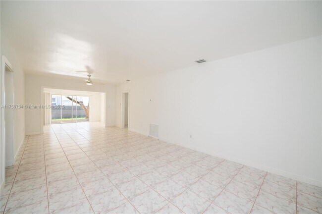 Foto del edificio - 2340 SW 16th St