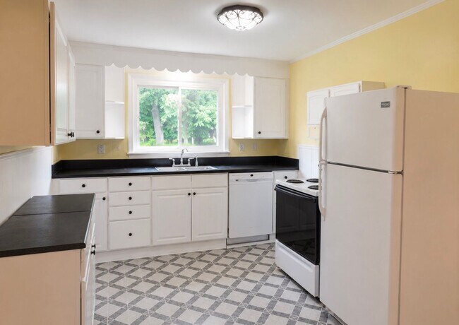 Foto del edificio - 3/1 bath - Town acres school district!- Showings to start 6/10