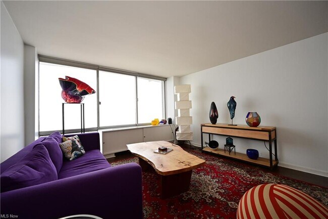 Foto del edificio - 12700 Lake Ave