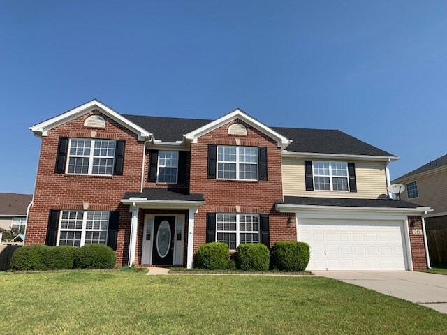 Foto principal - BEAUTIFUL FIVE BEDROOM Home in Madison