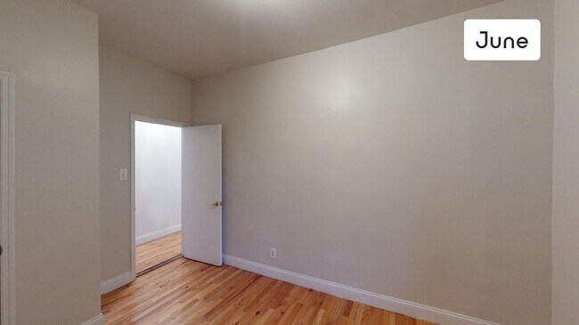 Foto del edificio - ROOM ONLY in 4-bed/1.0-bath Home