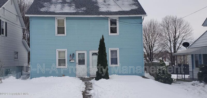 Primary Photo - 16 E Main St