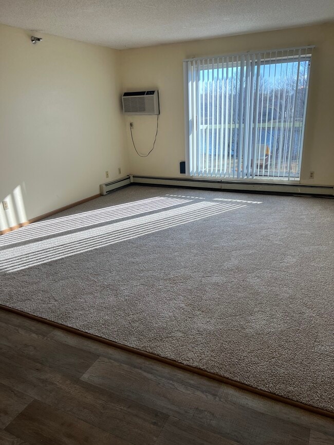 Building Photo - Prairie Village