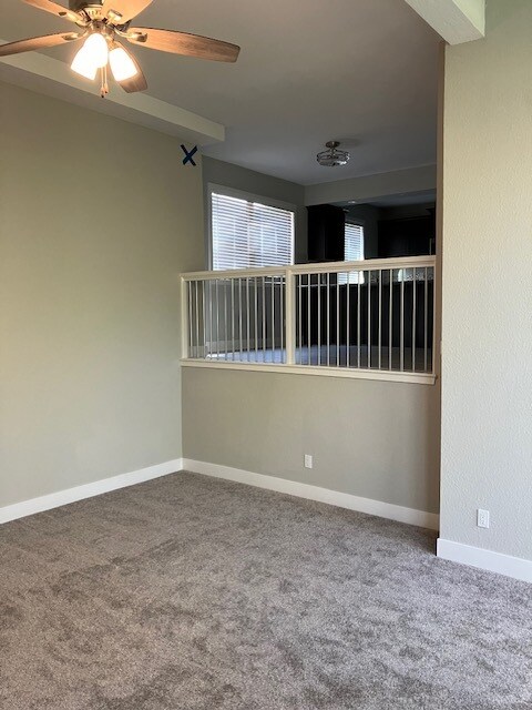 Sala de estar hundida - 4904 NW Barry Rd