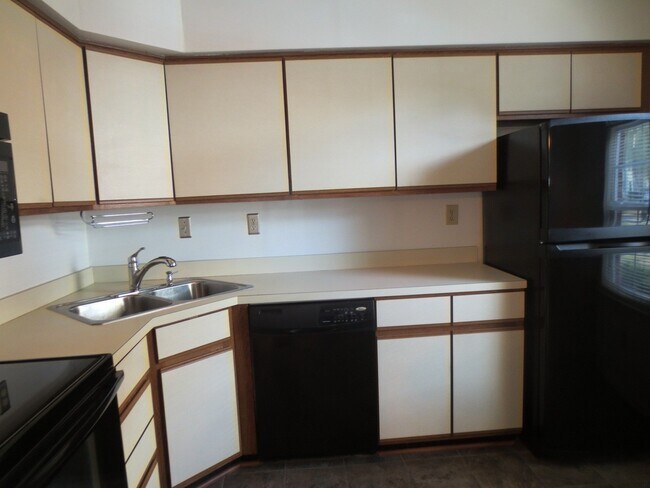 Building Photo - 2 BR 2 BA Condo Lynnhaven Parkway & Princess Anne Road Virginia Beach