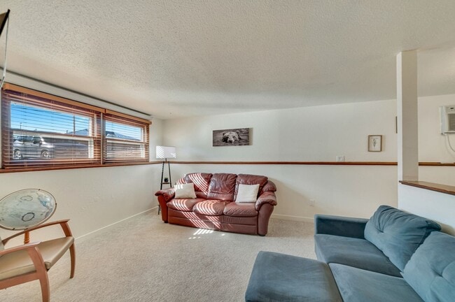 Building Photo - 4120 Lakeview Dr