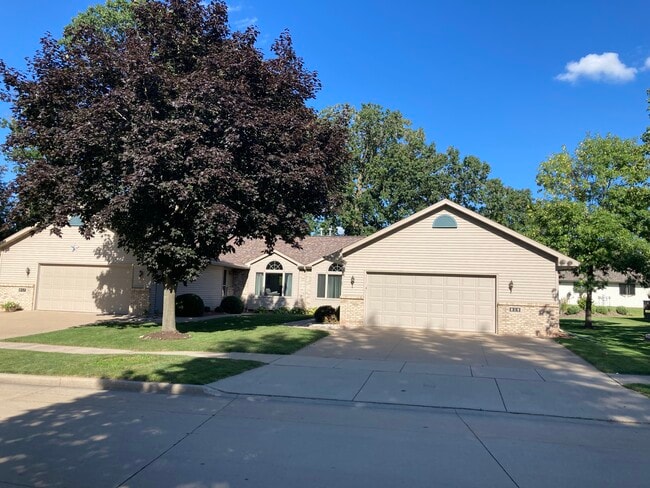 Front View - 817 Thelosen Dr