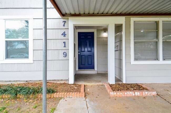 Building Photo - 7419 Jalna St