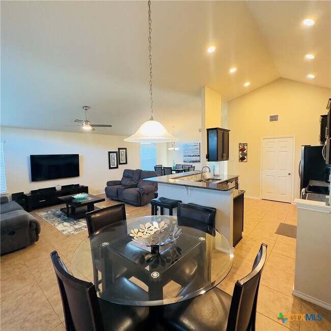 Foto del edificio - 1521 Starlight Dr